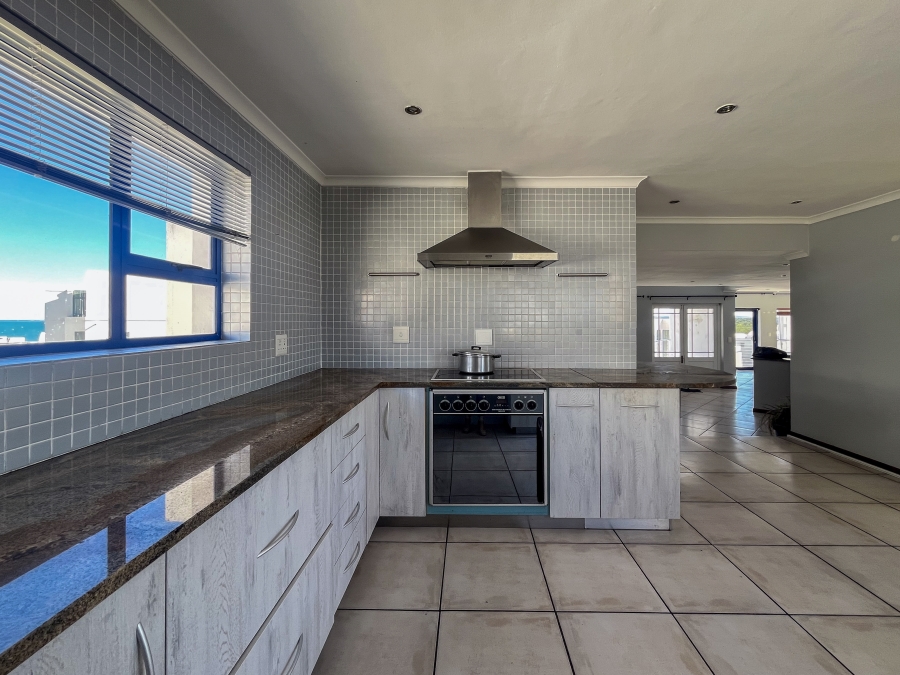 To Let 5 Bedroom Property for Rent in Paradise Beach Western Cape